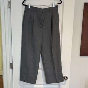 Aritzia Women's effortless Gray pinstriped Cropped Pants